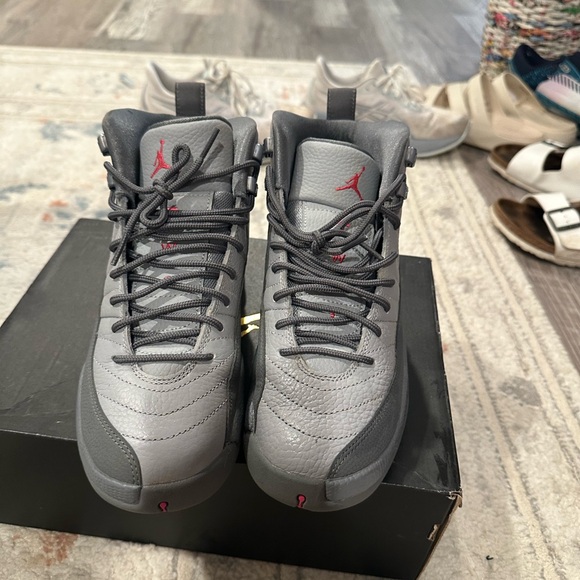 Jordan 12 Retro GG Wolf Gray and Vivid Pink - Picture 3 of 6